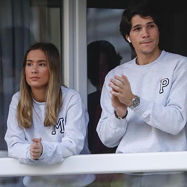 Imagen principal - María Pombo y Pablo Castellano, Verónica Díaz y Javier Castillo con sus hijos y Tamara Falcó.