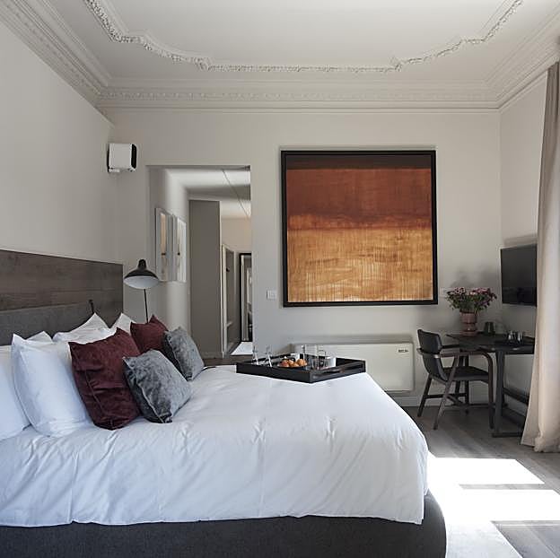 Dormitorio de uno de los apartamentos de Casagrand Luxury Suites. 