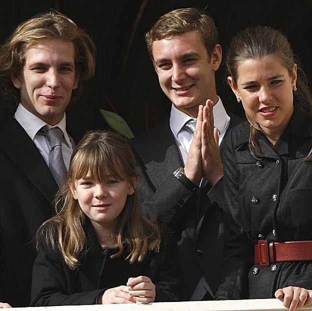 Todos los hijos de Carolina de Mónaco en una foto de archivo: Andrea, Pierre, Carlota y la pequeña Alexandra de Hannover.