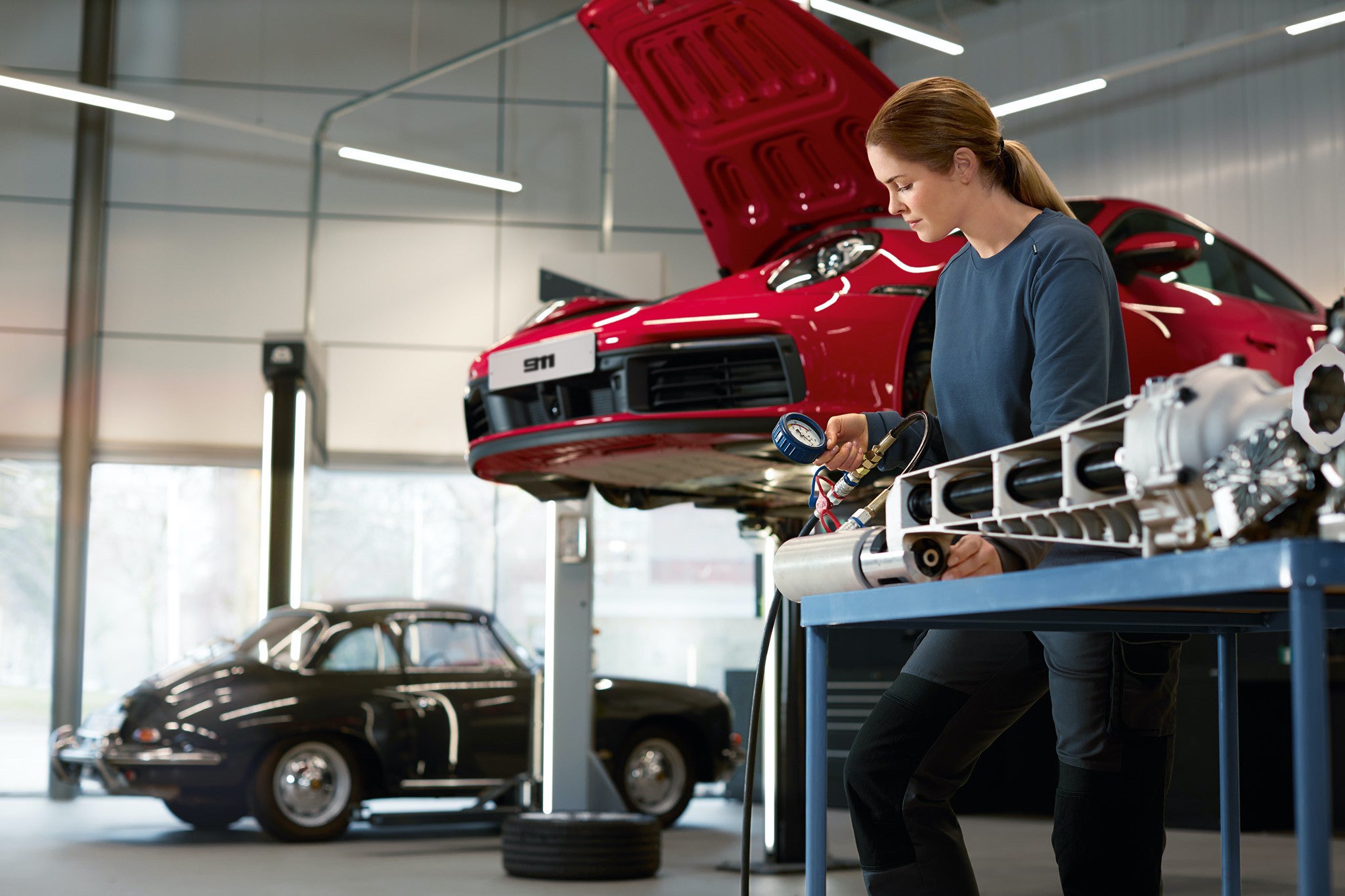 El programa Talentia de formación profesional dual promovido por Volkswagen y Porsche permite a los jóvenes realizar prácticas remuneradas en los concesionarios y servicios oficiales de las dos marcas. Cuenta con títulos oficiales y trabajan con Aldeas Infantiles SOS y la Fundación Don Bosco para ayudar a jóvenes en riesgo de exclusión social.