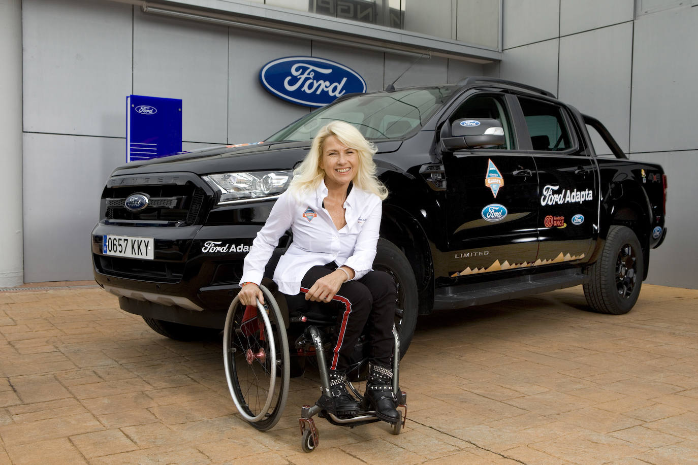 Lleva casi 25 años de intensa y muy variada actividad social. El programa Adapta ha permitido que muchas personas con limitaciones de movilidad accedan al automóvil, tanto para particulares como para deportistas. Su simulador adaptado para e-sports es otro ejemplo de innovación social, además de su trabajo con Mensajeros de la paz y otras muchas instituciones benéficas. 