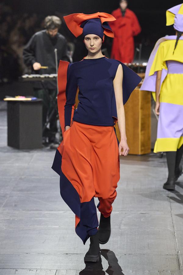 Sobre todo, han destacado los diseños más coloridos que han sido rematados con complementos originales y vanguardistas. 