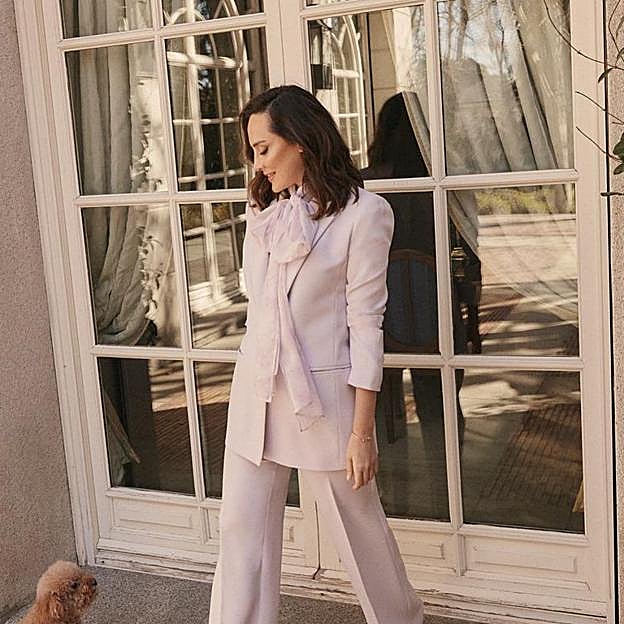 La chaqueta sahariana que se convertirá en viral en primavera ya es la nueva obsesión de Tamara Falcó