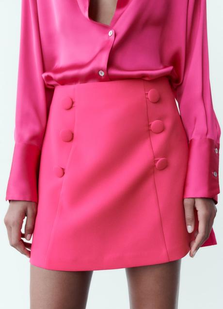 Imagen - Falda rosa con botones de Zara (25,99 euros)