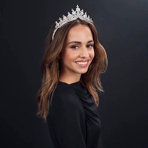 La princesa Iman con la tiara de diamantes, en una imagen compartida por la reina Rania de Jordania en Instagram con motivo del anuncio de la boda.