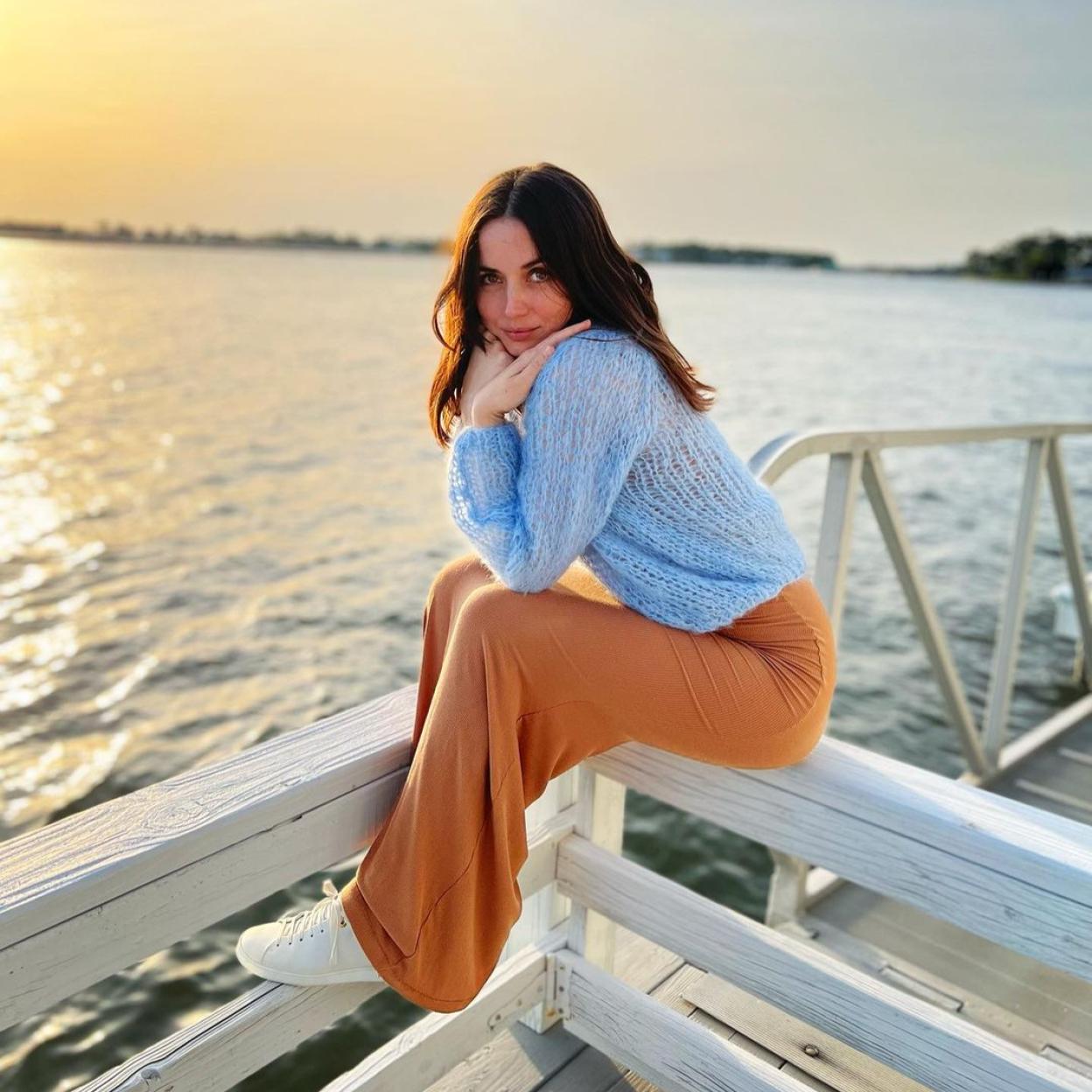 Ana de Armas tiene todas las claves de estilo que necesitas para que tus looks diarios se vuelvan más sofisticado.