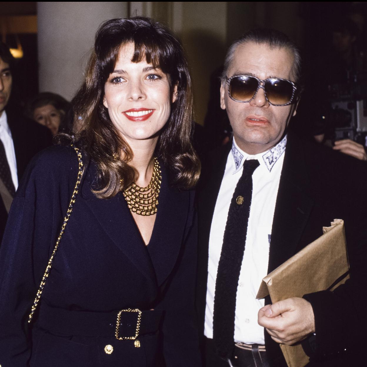 Carolina de Mónaco y Karl Lagerfeld en un evento en los años 90.