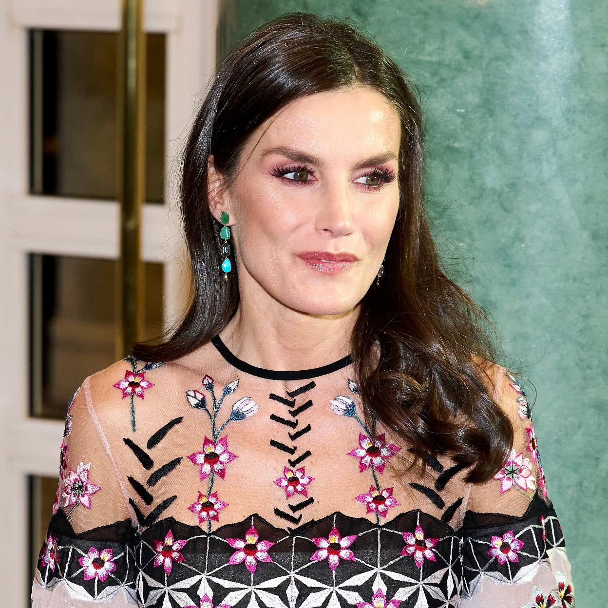 La reina Letizia no siempre se queda en Zarzuela cuando el rey Felipe viaja para cumplir con su agenda oficial o tiene otros planes. Sabemos de (algunos) de sus planes secretos. 