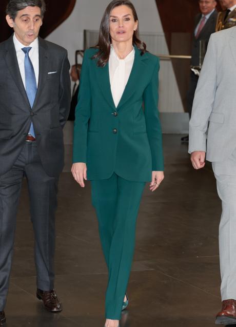 Imagen - La reina Letizia con un traje de Carolina Herrera. / GTRES