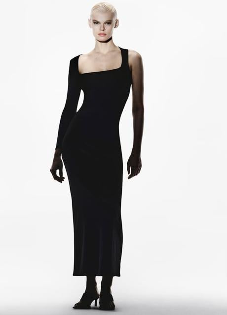 Imagen - Así queda el vestido negro de Zara.