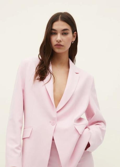 Imagen - Americana de color rosa de Stradivarius (29,99 euros)