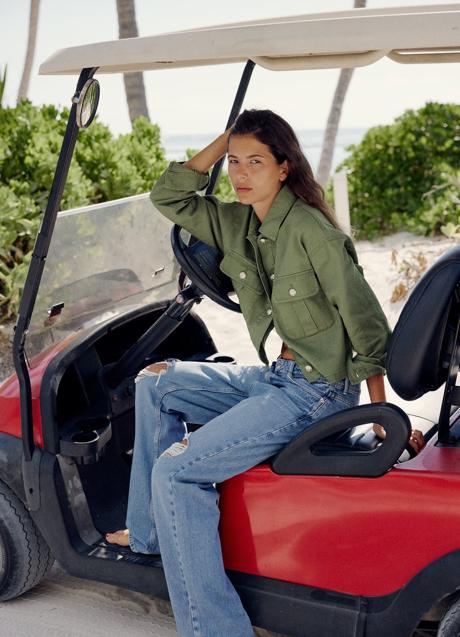 Imagen - Sobrecamisa de Zara (29,99 euros) y pantalón estructura de Zara (39,99 euros)