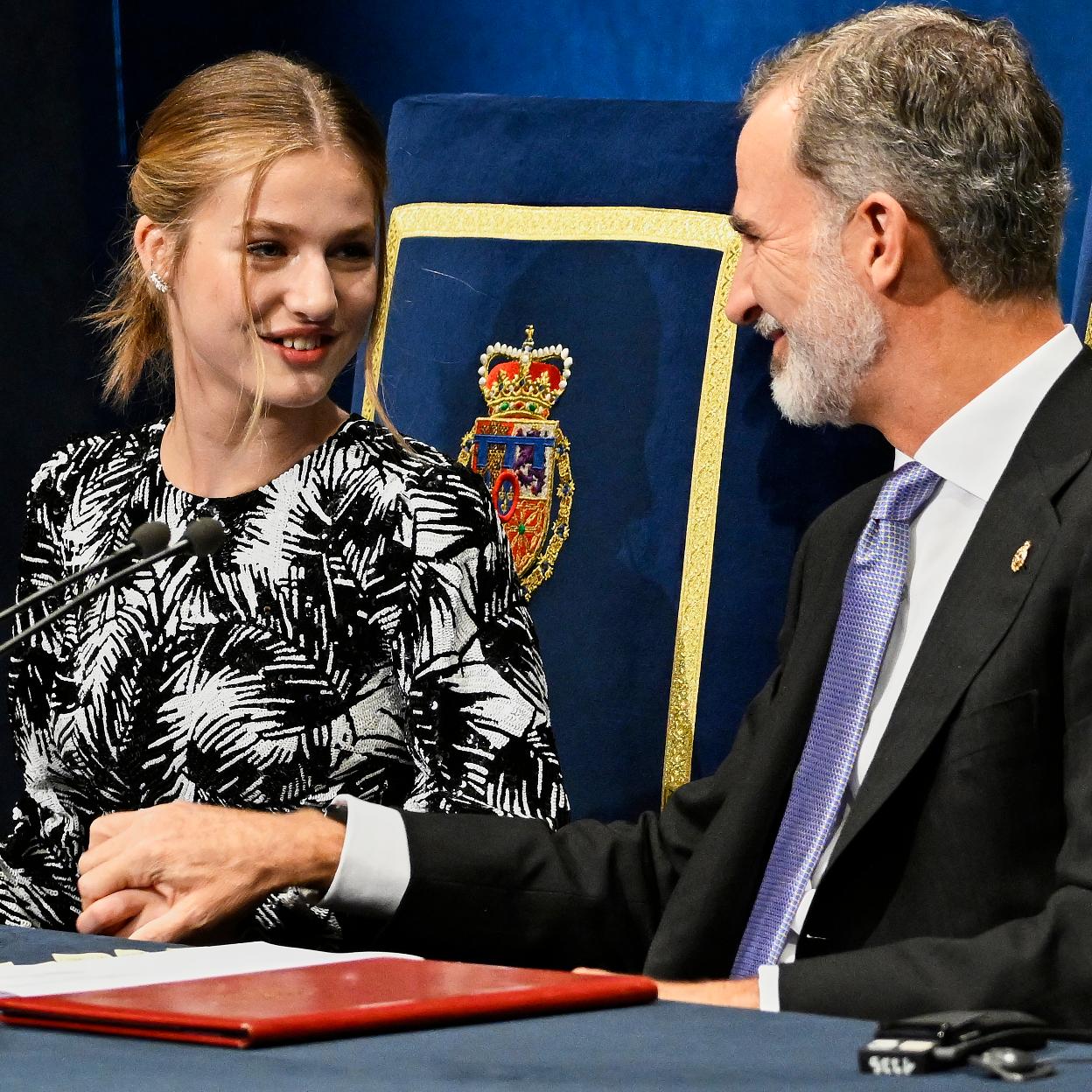 La princesa Leonor sigue la hoja de ruta formativa que cumplió su padre, el rey Felipe VI, a su edad: comenzará este veranos su formación militar, en las tres Academias de los ejércitos. 
