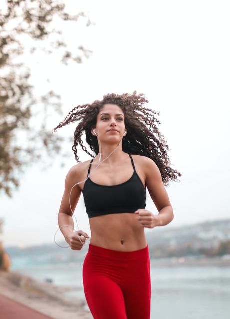 Imagen - Mujer haciendo running/PEXELS