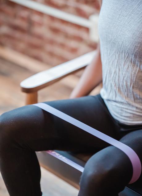 Imagen - Mujer trabajando piernas/Foto de Gustavo Fring en Pexels