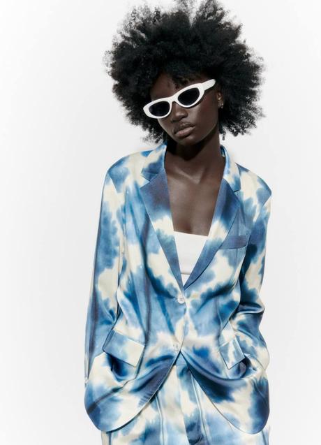 Imagen - Blazer con print azul y blanco de Zara