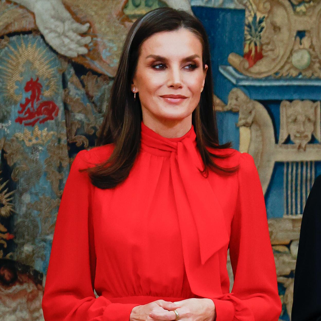 La reina Letizia, de rojo.