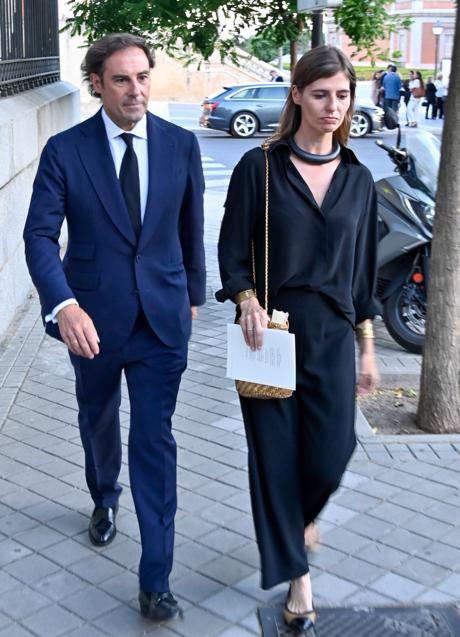 Imagen - Miguel Báez EL Litri y su segunda esposa, Casilda Ybarra, a su llegada al funeral por el padre del diestro, solo cuatro días después de su boda, en mayo de 2022. (Foto: GTRES)