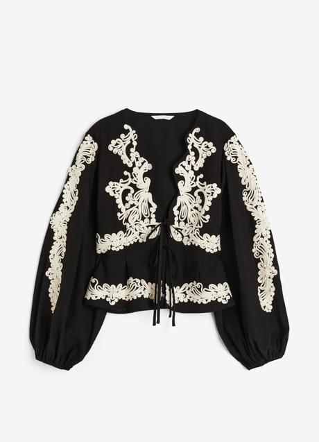 Imagen - Blusa con bordados de H&M (39,99 euros)