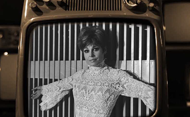 En los años 50 y 60, decir televisión era decir Laura Valenzuela, la presentadora más famosa de España. 