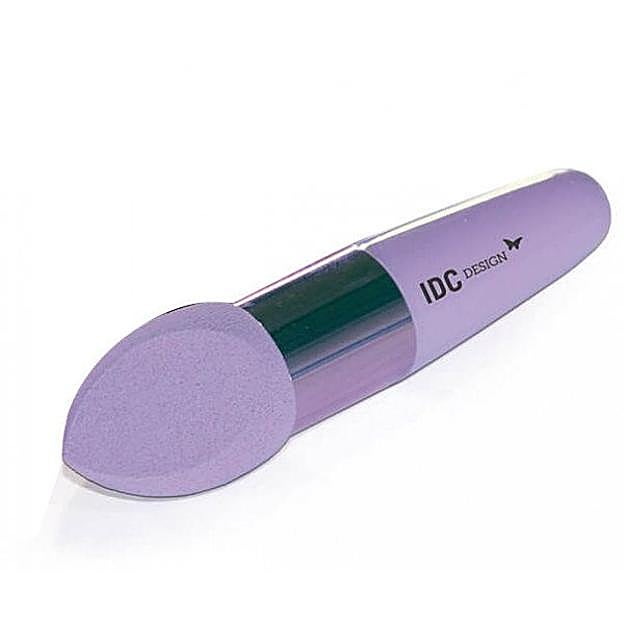 Esponja de maquillaje con mango de IDC Institute.