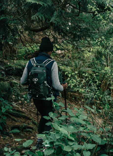 Imagen - Mujer haciendo nordic walk/PEXELS