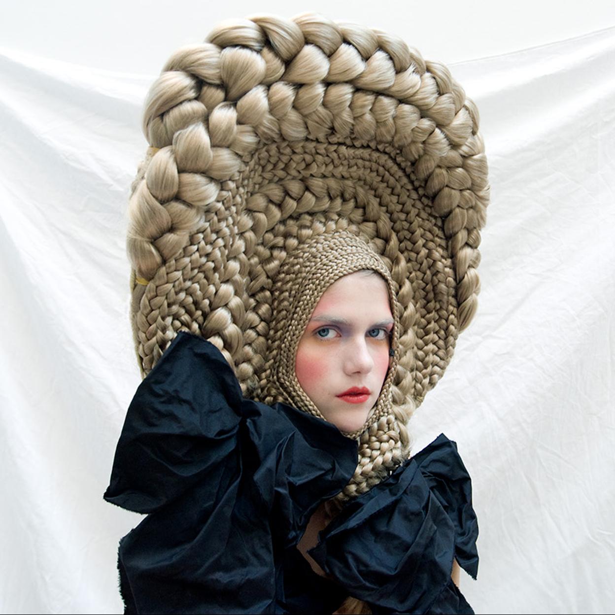 Imagen de la exposición que podemos ver en Madrid sobre el pelo.