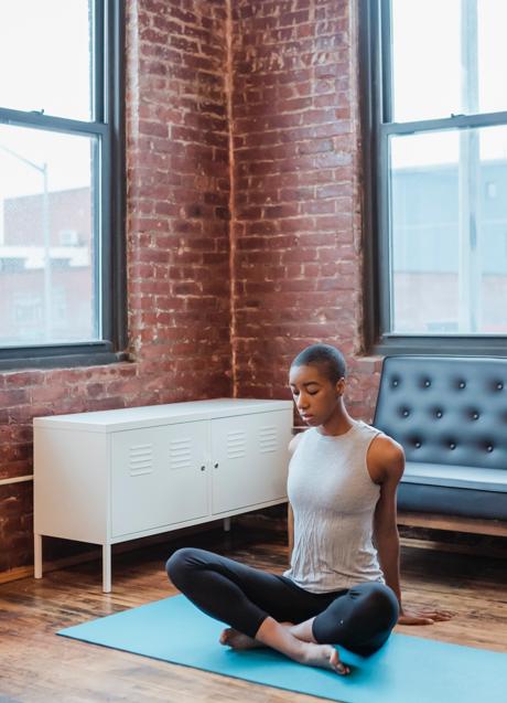 Imagen - Mujer haciendo pilates/PEXELS