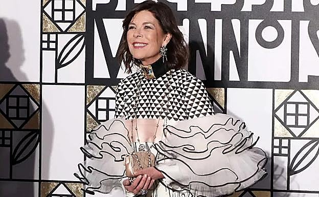 La princesa Carolina de Mónaco y Hannover, espectacular a su llegada al Baile de la Rosa. 