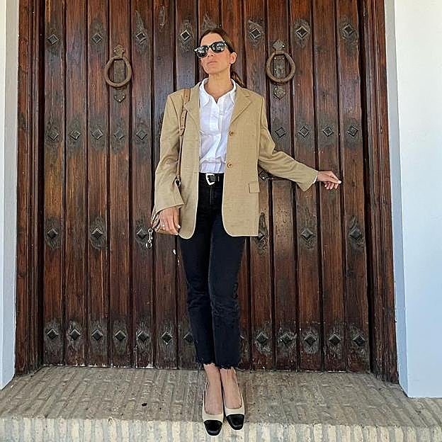 Virginia Troconis con zapatos bicolor.