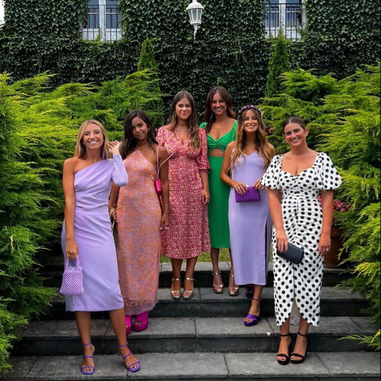 Algunso de los looks de invitada que triunfan en Instagram.