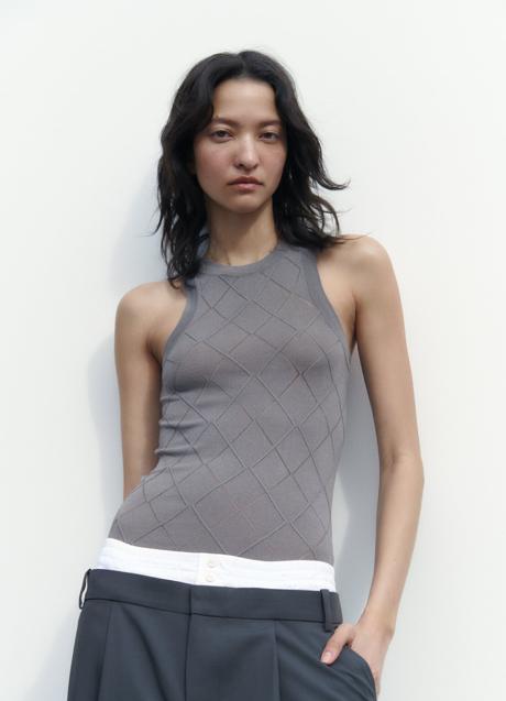 Imagen - Top punto rombos de Zara (7,99 euros). Foto: Zara.