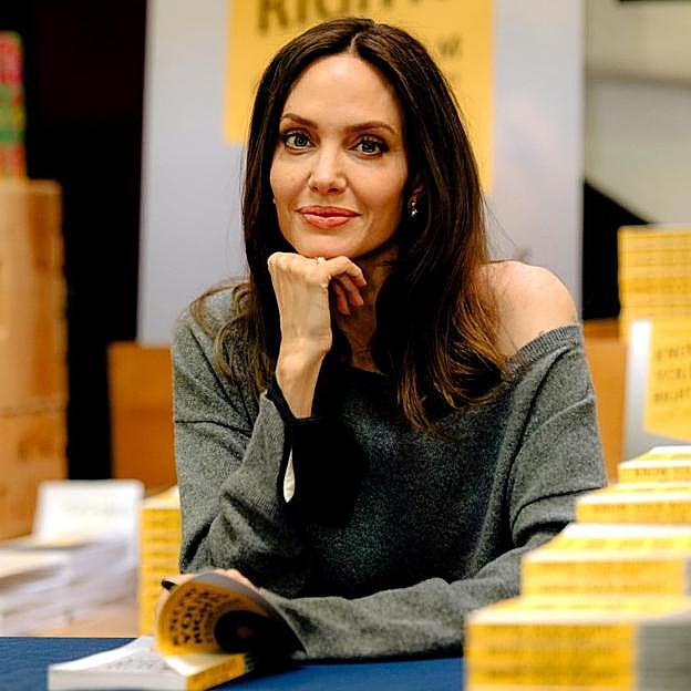 Angelina Jolie podría comenzar una nueva etapa en la que sí hay espacio para citas. La primera puede haber tenido lugar ya y con un heredero Rothschild. 