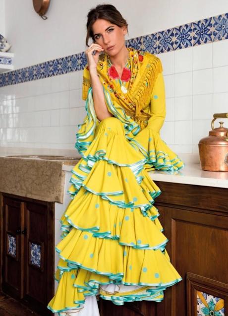 Imagen - Lourdes Montes, en su cocina vestida con uno de sus trajes de flamenca. (FOTO: INSTAGRAM)