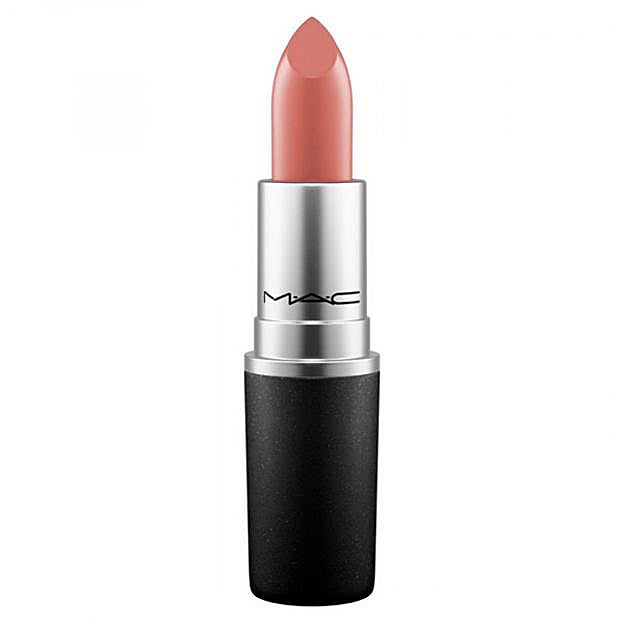 Barra de labios con acabado satinado de MAC (23 euros).