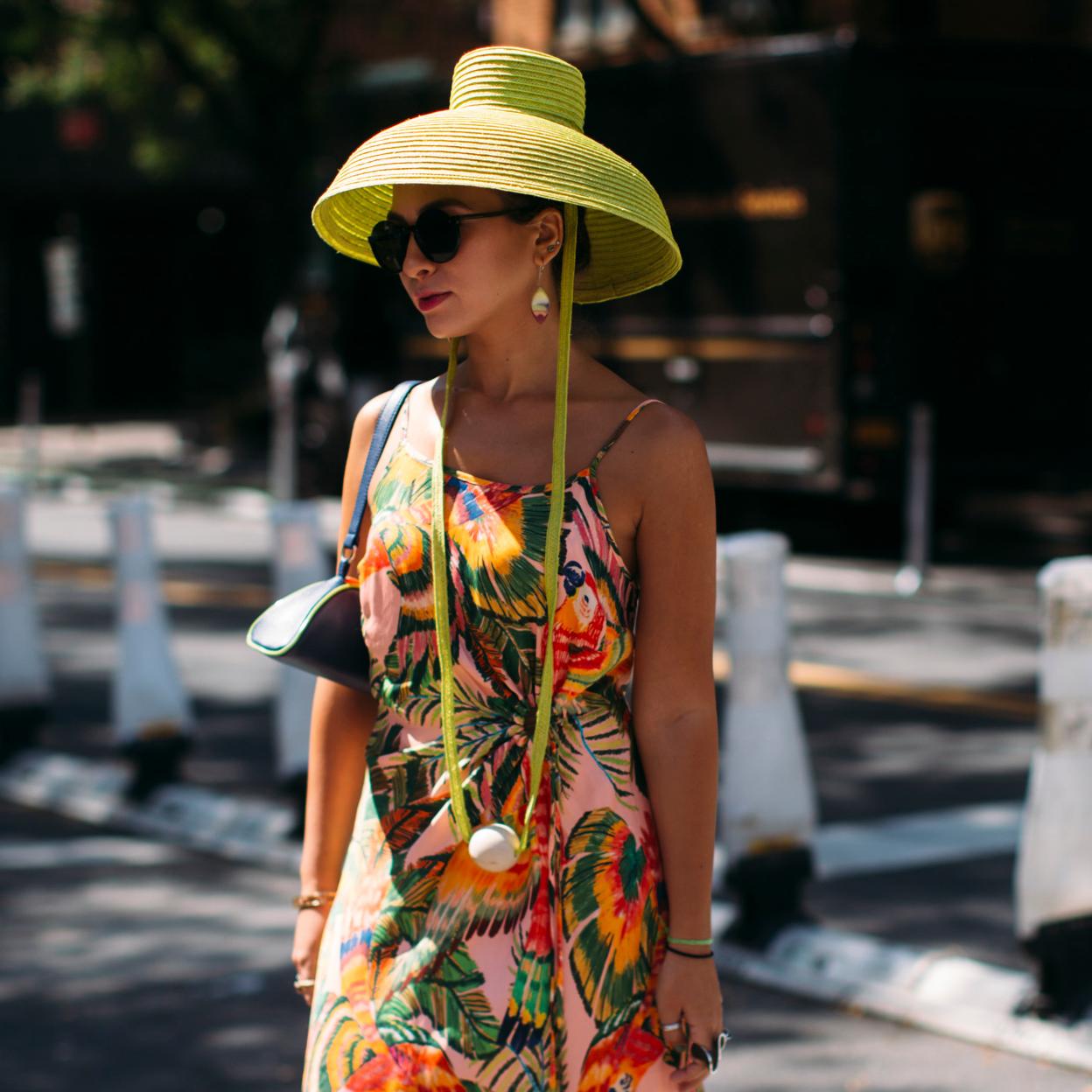 Un look con vestido de flores.