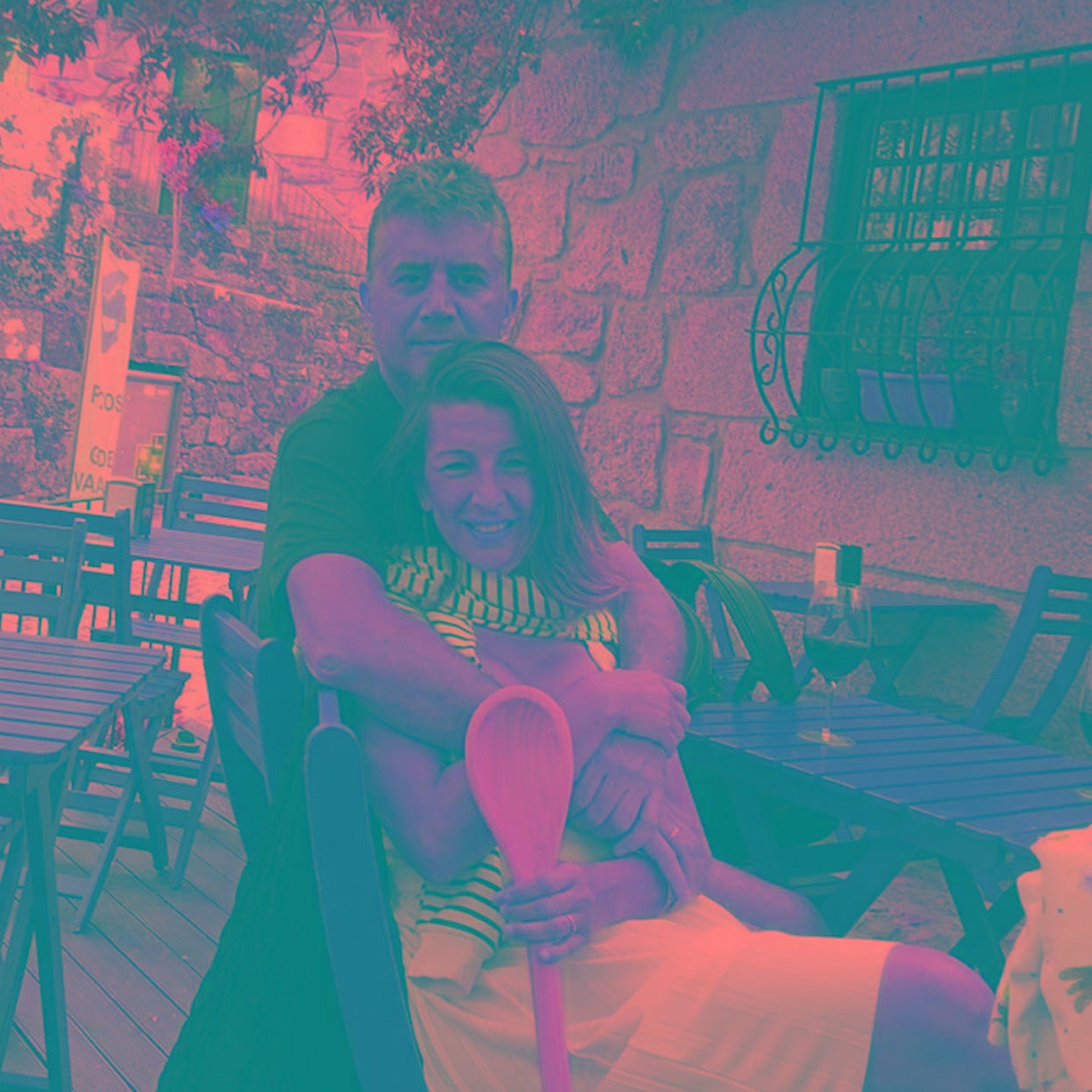 Andrés Meizoso, esposo de Yolanda Díaz, lleva una vida absolutamente al margen de la actividad política de la ministra de Trabajo y candidata a las próximas elecciones generales. 