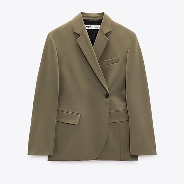 La blazer cruzada de Zara.