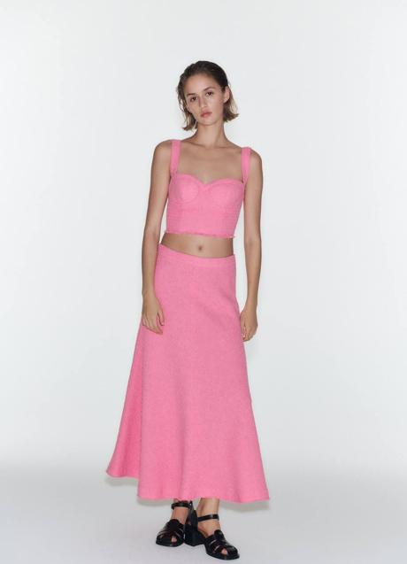 Imagen - Conjunto de tweed rosa con top bustier y falda
