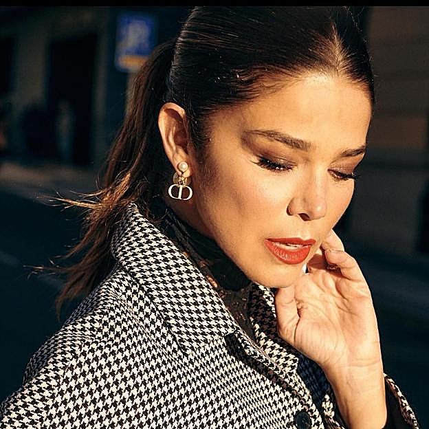 Este es el protector solar con color más viral y que también aprueban las famosas de más de 40