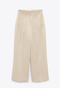 Imagen secundaria 2 - La camisa de Zara, la gabardina de Esprit y los pantalones de Zara.