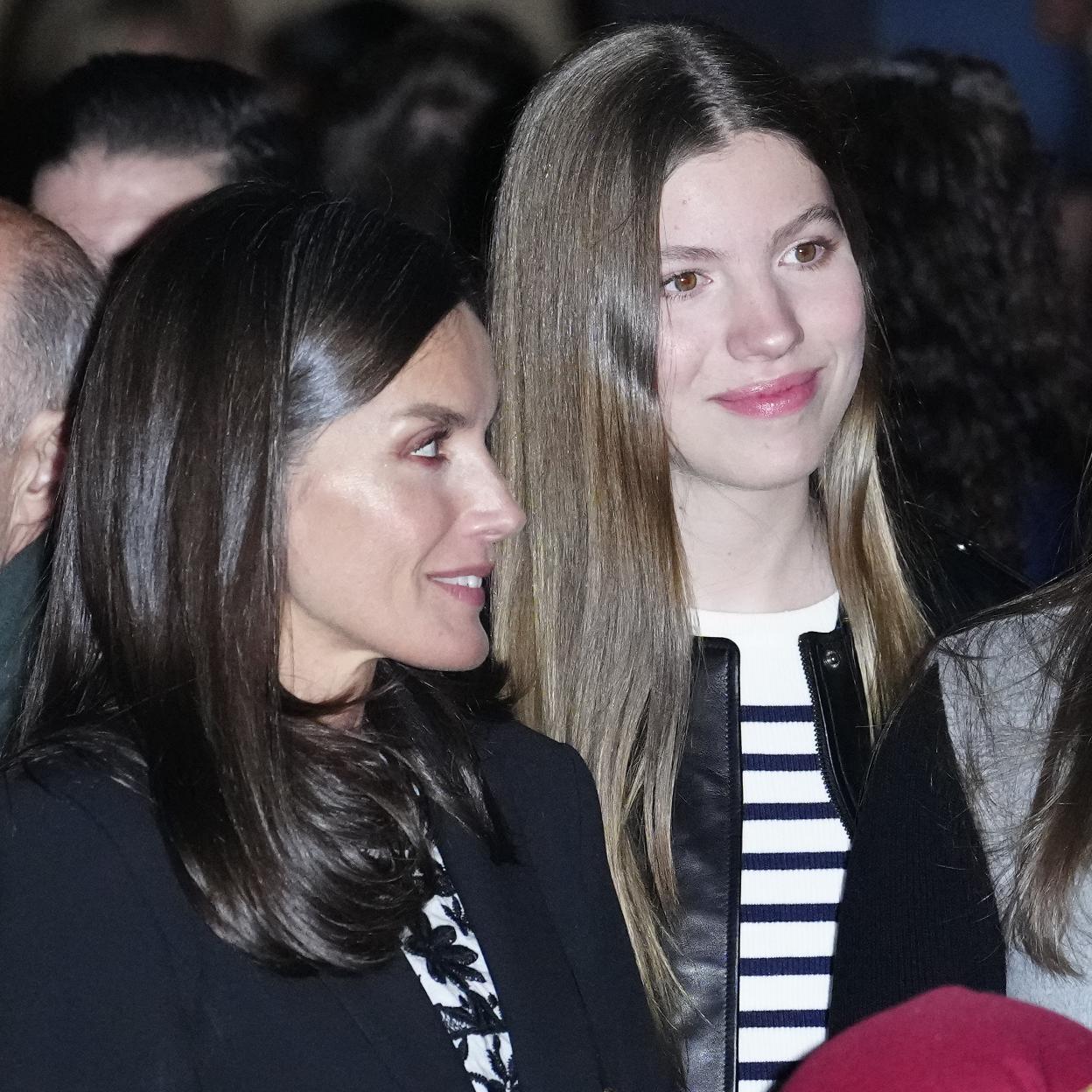 La reina Letizia y ainfanta Sofía en Chinchón.