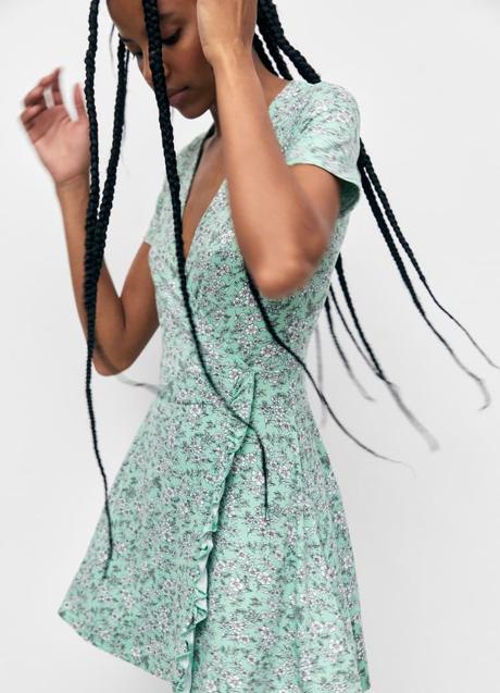 Imagen - Vestido estampado con flores de Pull & Bear (17,99 euros)