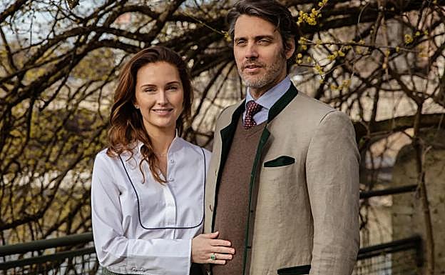 Luis de Baviera, heredero de la casa real Wittelsbach, junto a su prometida, Sophie-Alexandra Evekink.