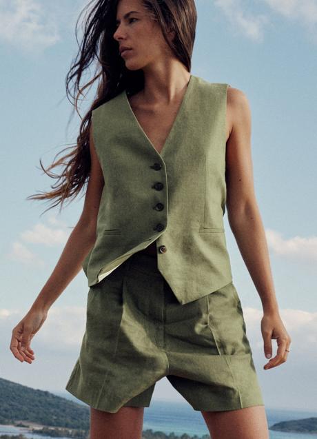 Imagen - Conjunto de traje en lino y color verde de Zara. Foto: Zara.
