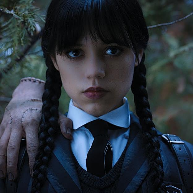 Jenna Ortega caracterizada como Miercoles, la protagonista del hit de Netflix. 
