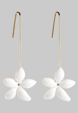 Imagen secundaria 2 - El vestido de Galcon, el bolso de Mauska y los pendientes de Carolina Herrera.