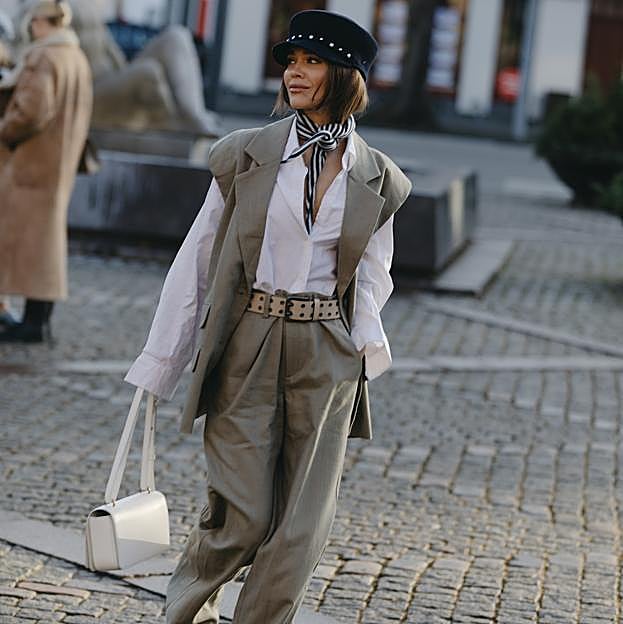 Sfera tiene el chaleco largo bordado que hará impresionantes tus looks de primavera