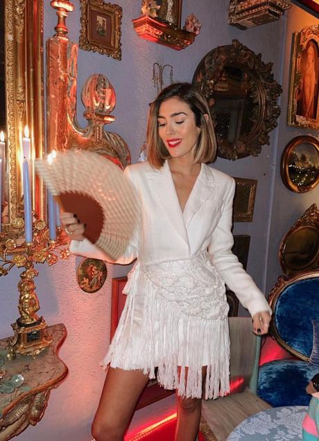 Imagen - Anna Padilla con vestido blanco para la Feria de Abril/@borow_es