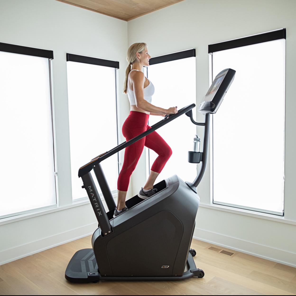 Mujer con máquina escaladora.